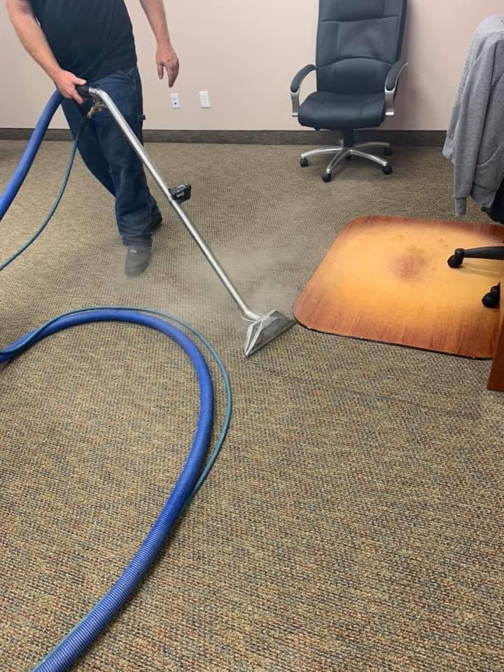 Carpet extraction in an office